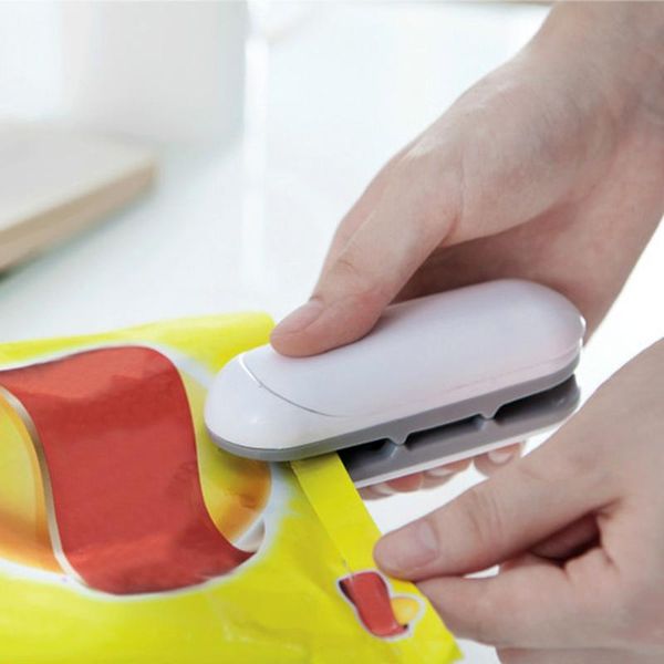 bag clips portable mini sealing machine kitchen storage organization household food clip heat for convenience 2pc
bag clips portable mini sealing machine kitchen storage organization household food clip heat for convenience 2pc
