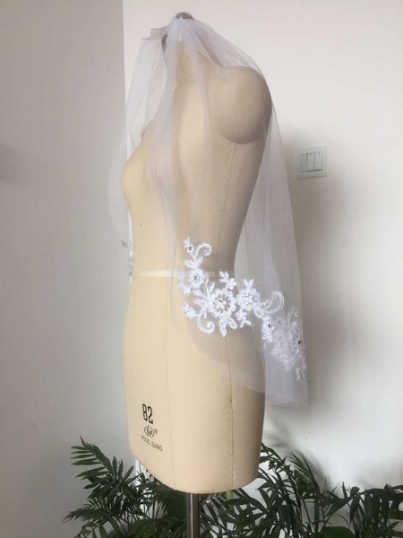 bridal veils lace veil 1 layer white ivory wedding dress with comb fingertip length rhinestone applique bride vail 80cm, Black
bridal veils lace veil 1 layer white ivory wedding dress with comb fingertip length rhinestone applique bride vail 80cm, Black