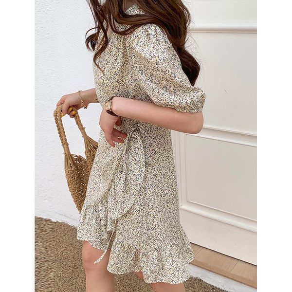 weisong floral dress 2021 summer lace up gathered waist bubble sleeve design small beach skirt two piece, White
weisong floral dress 2021 summer lace up gathered waist bubble sleeve design small beach skirt two piece, White