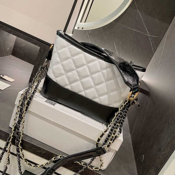 womens luxurys designers bags 2021ss hobos genuine leather travel charms cross body totes cosmetic large capacity purses toiletrys ladies
womens luxurys designers bags 2021ss hobos genuine leather travel charms cross body totes cosmetic large capacity purses toiletrys ladies