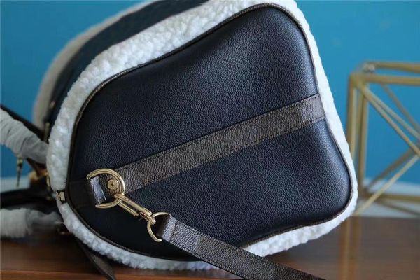 speedy 30 bandouliere handbag with shearling inserts original soft travel bag classic style fashion ladies shoulder bags tote m56966
speedy 30 bandouliere handbag with shearling inserts original soft travel bag classic style fashion ladies shoulder bags tote m56966