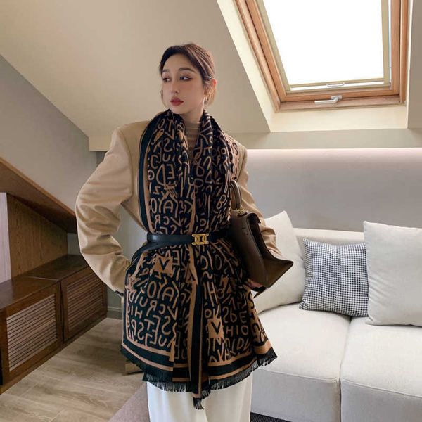 2021 autumn and winter double-sided women's shawl korea dongdamen fashion letter jacquard imitation cashmere scarf, Blue;gray
2021 autumn and winter double-sided women's shawl korea dongdamen fashion letter jacquard imitation cashmere scarf, Blue;gray