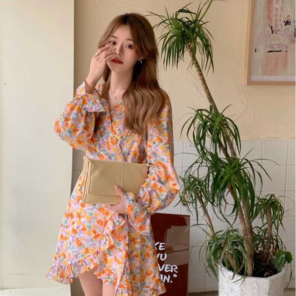 women's t-shirt dressed in female floral spring and autumn retro style soft foreign irregular waist mt9e, White
women's t-shirt dressed in female floral spring and autumn retro style soft foreign irregular waist mt9e, White