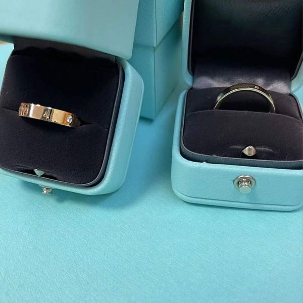 2022 luxury designer rings men and women engagement wedding ring social party ball 18k gold and silver plated material with box cool
2022 luxury designer rings men and women engagement wedding ring social party ball 18k gold and silver plated material with box cool