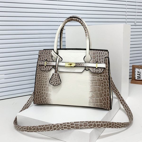 70% off luxury design handbag women's spring summer 2021 new alligator style low luxury cross light and convenient lock dinner portable
70% off luxury design handbag women's spring summer 2021 new alligator style low luxury cross light and convenient lock dinner portable
