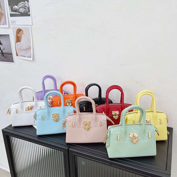 2021 summer bag fashion heart lock jelly bill of lading shoulder straddle trend women's
2021 summer bag fashion heart lock jelly bill of lading shoulder straddle trend women's