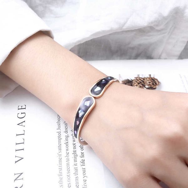 new arrival 316 stainless steel vintage style rose gold female crystals bangle for women lover gift q0717, Black
new arrival 316 stainless steel vintage style rose gold female crystals bangle for women lover gift q0717, Black