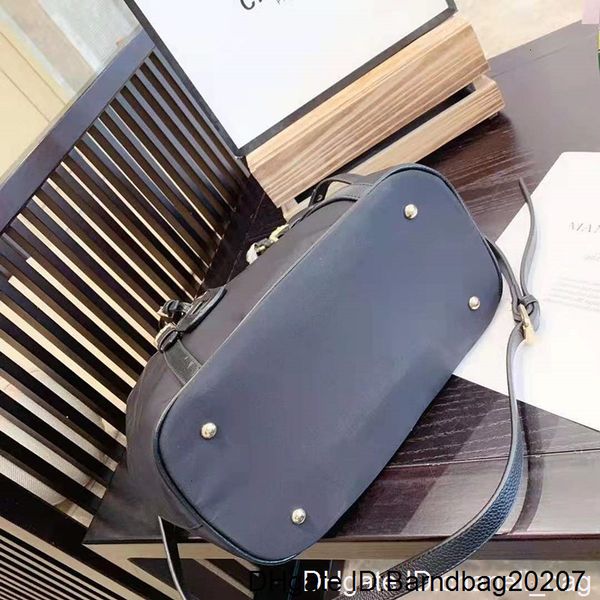 2020 fashion female contracted waterproof nylon fabric with cow leather lady single shoulder bag purses luxury handbag
2020 fashion female contracted waterproof nylon fabric with cow leather lady single shoulder bag purses luxury handbag