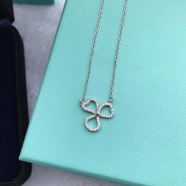 chains 2021 high-quality tif 1:1 shiny heart-shaped necklace with stone clover, luxury jewelry fashion brand couple ladies, Silver
chains 2021 high-quality tif 1:1 shiny heart-shaped necklace with stone clover, luxury jewelry fashion brand couple ladies, Silver