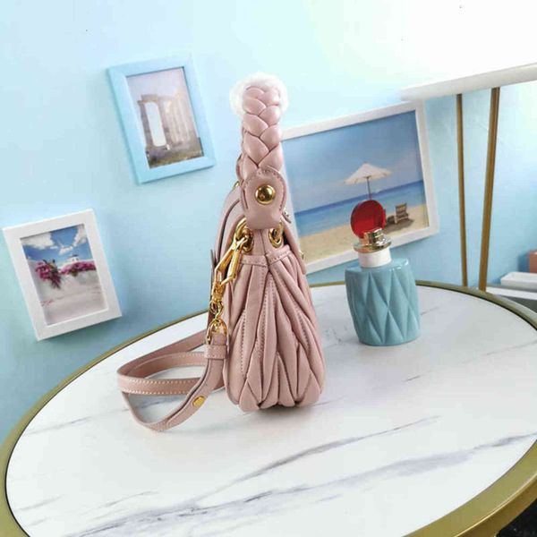 7a+fashion 2021 new style women bags imported lamb skin 5bh188 the leather is fine and soft braided leather hand holder joker fashion1th
7a+fashion 2021 new style women bags imported lamb skin 5bh188 the leather is fine and soft braided leather hand holder joker fashion1th