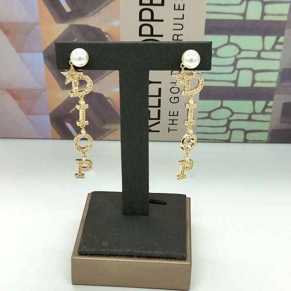 gift box letter full diamond long 925 silver needle simple net red same fashion temperament comfortable pearl earrings
gift box letter full diamond long 925 silver needle simple net red same fashion temperament comfortable pearl earrings