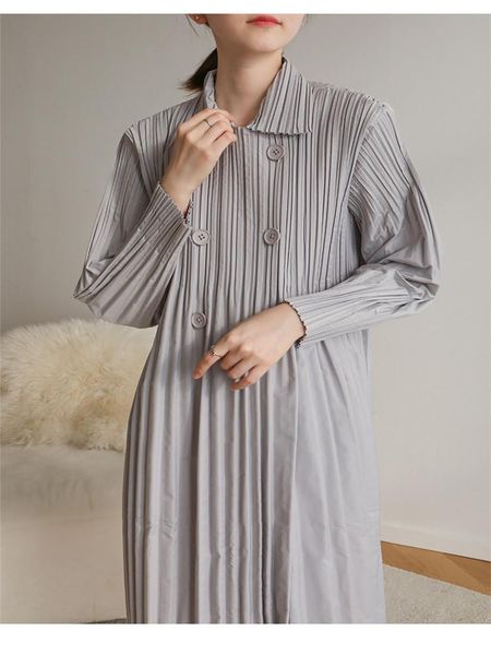 women's trench coats miyake pleated windbreaker long spring and autumn style loose double-breasted fashion temperament jacket women, Tan;black
women's trench coats miyake pleated windbreaker long spring and autumn style loose double-breasted fashion temperament jacket women, Tan;black