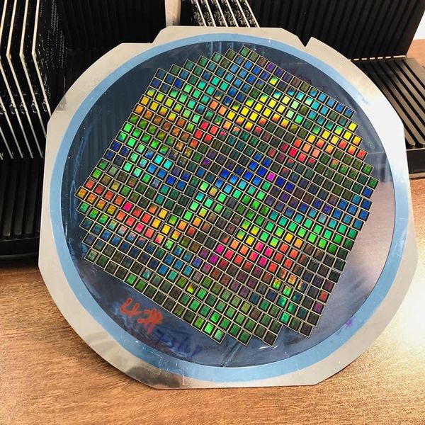 integrated circuits small monster collection/research silicon chip/wafer cmos image sensor chip
integrated circuits small monster collection/research silicon chip/wafer cmos image sensor chip