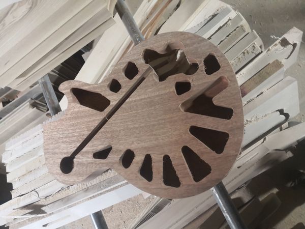 custom guitar bass mahogahy ,ash wood ,basswood body,maple rosewood maple fingerboard
custom guitar bass mahogahy ,ash wood ,basswood body,maple rosewood maple fingerboard