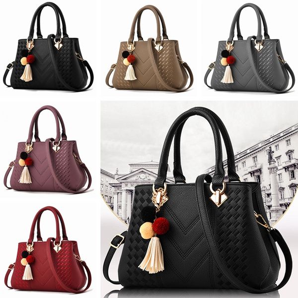 classic female designer fashion luxury bag 2021 women's versatile handbag leisure generous bags
classic female designer fashion luxury bag 2021 women's versatile handbag leisure generous bags