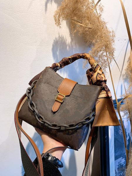 original fashion bag female designer 100% genuine leather handbag double handle silk scarf letter oil painting western style wild big space
original fashion bag female designer 100% genuine leather handbag double handle silk scarf letter oil painting western style wild big space