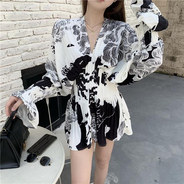 black white floral print blouses korean style v-neck slim shirts female casual pleated mid-length autumn 2021 women's &
black white floral print blouses korean style v-neck slim shirts female casual pleated mid-length autumn 2021 women's &