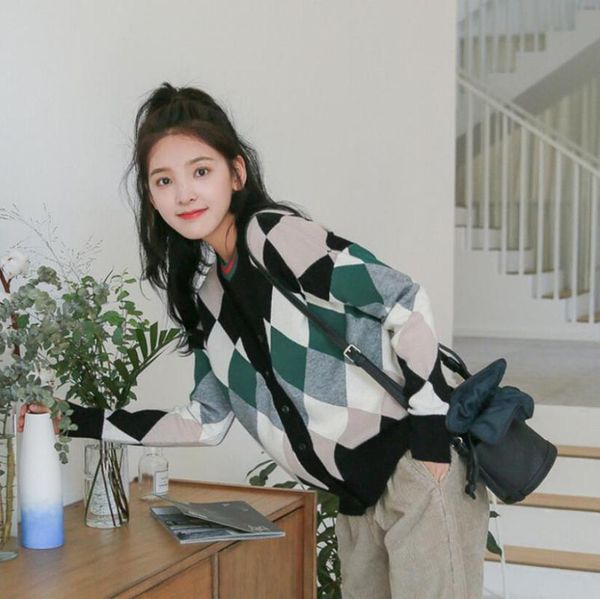 women's sweaters autumn and winter contrast color diamond geometric pattern cardigan wild slim sweater, White;black
women's sweaters autumn and winter contrast color diamond geometric pattern cardigan wild slim sweater, White;black
