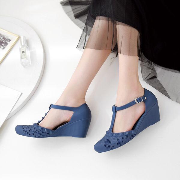 2021 rubber summer baotou high thick soled women's sandals pointed slope heel jelly hollow out anti-skid beach sho, Black
2021 rubber summer baotou high thick soled women's sandals pointed slope heel jelly hollow out anti-skid beach sho, Black