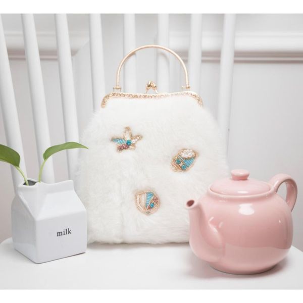 evening bags vintage women bag winter party banquet plush girls wedding clutches handbag bolsas mujer
evening bags vintage women bag winter party banquet plush girls wedding clutches handbag bolsas mujer