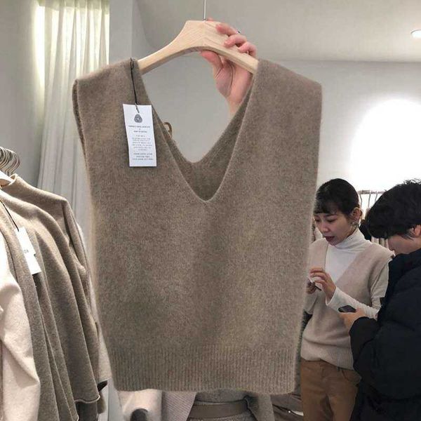 fashion vest ladies knitted autumn winter cashmere sweater women sleeveless v-neck pullover korean female vest loose 211008, Black;white
fashion vest ladies knitted autumn winter cashmere sweater women sleeveless v-neck pullover korean female vest loose 211008, Black;white