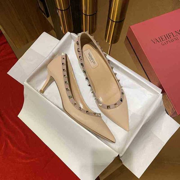 2021 new women's shoes v home rivet high heel thin shallow mouth versatile nude medium leather pointed single, Black
2021 new women's shoes v home rivet high heel thin shallow mouth versatile nude medium leather pointed single, Black