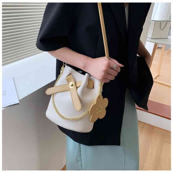 2021 summer new flower portable bucket korean fashion simple solid color one shoulder slant span women's bag
2021 summer new flower portable bucket korean fashion simple solid color one shoulder slant span women's bag