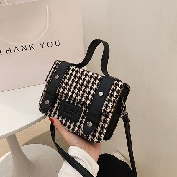 2020 ladies and winter the texture small version bag fashion of korean new autumn red net square simple houndstooth shoulder messen vixsq
2020 ladies and winter the texture small version bag fashion of korean new autumn red net square simple houndstooth shoulder messen vixsq