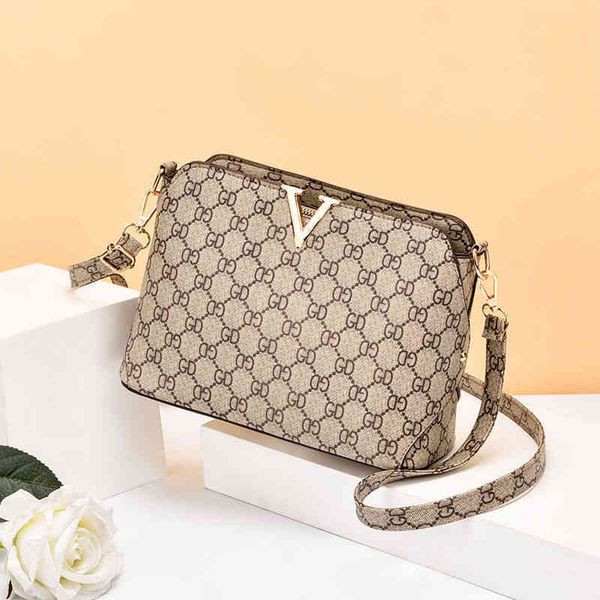 2022 factory wholesale women's korean fashion wide shoulder belt large capacity mother's bag versatile single shoulder messenger b
2022 factory wholesale women's korean fashion wide shoulder belt large capacity mother's bag versatile single shoulder messenger b