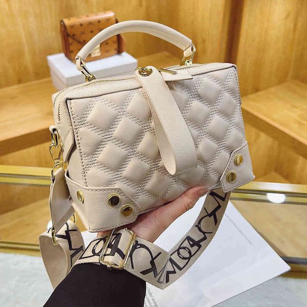 2022 factory outlet bag women's autumn and winter high-capacity single shoulder rhombic lattice hand pillow messenger bag z6bj
2022 factory outlet bag women's autumn and winter high-capacity single shoulder rhombic lattice hand pillow messenger bag z6bj