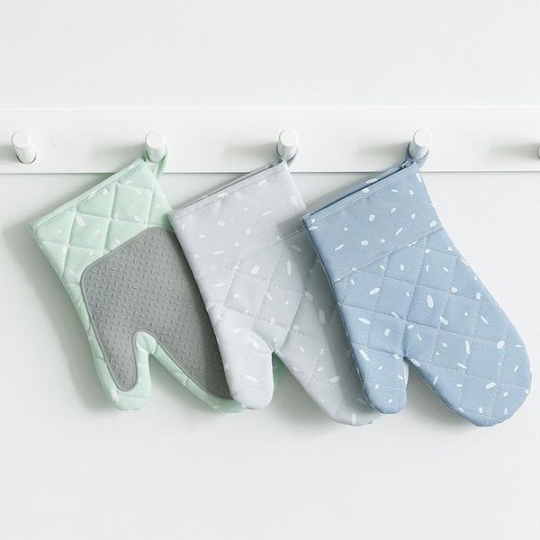 oven mitts microwave gloves anti-scalding thick silicone household kitchen baking special high temperature heat insulation
oven mitts microwave gloves anti-scalding thick silicone household kitchen baking special high temperature heat insulation