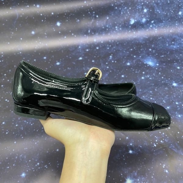 21ss round toe eather 2021 fashion casual shoes white black patent unc university blue coast women size 35-40
21ss round toe eather 2021 fashion casual shoes white black patent unc university blue coast women size 35-40