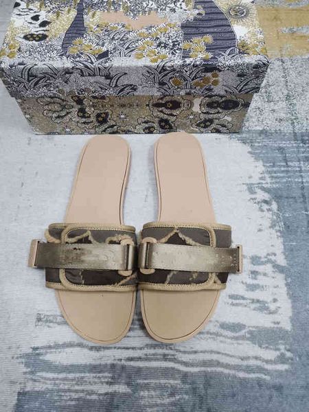 leopard early spring slippers flip-flops casual leather 35-42 sizes with box, Black
leopard early spring slippers flip-flops casual leather 35-42 sizes with box, Black