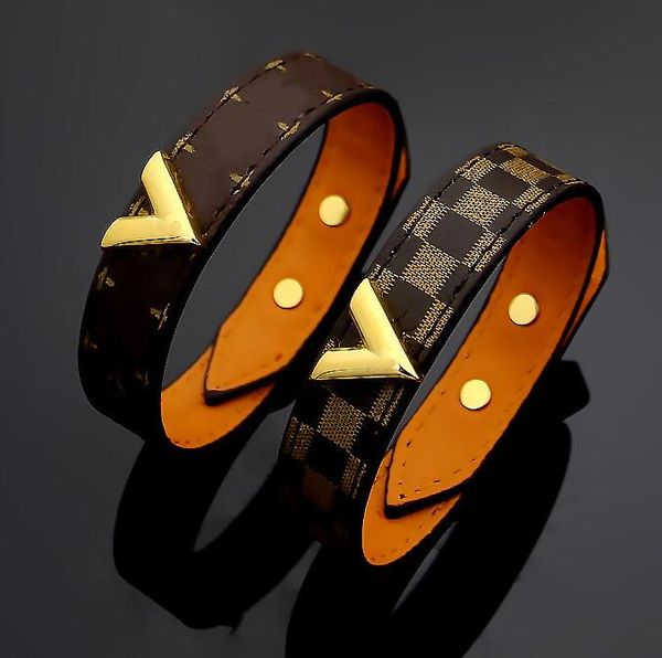 o uis avuit ton leather bracelets titanium steel bracelet gift box send packing designer with four-leaf pattern, Golden;silver
o uis avuit ton leather bracelets titanium steel bracelet gift box send packing designer with four-leaf pattern, Golden;silver