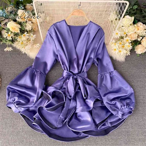 summer elegant women satin mini dress long sleeve ruffle belted tunic slim vintage shiny short party 210513, Black;gray
summer elegant women satin mini dress long sleeve ruffle belted tunic slim vintage shiny short party 210513, Black;gray