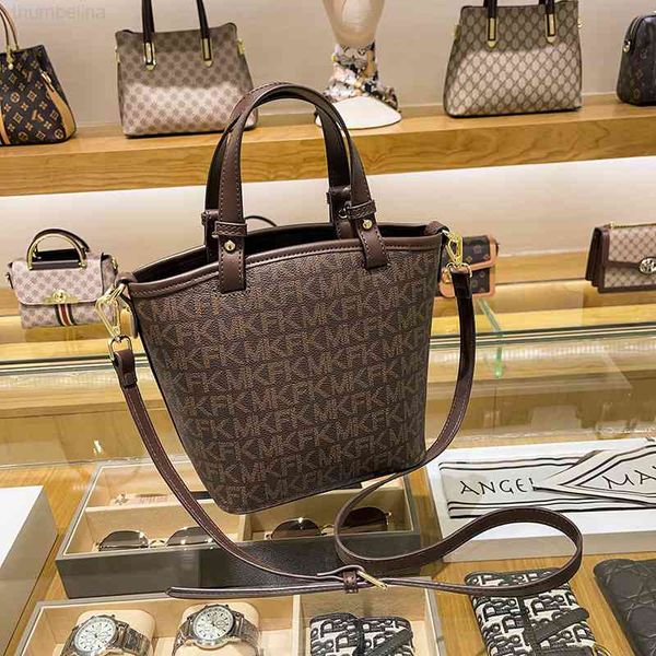 hand bag women's 2021 printed bucket leisure textured bill of lading shoulder messenger fashion trendy, Black;red
hand bag women's 2021 printed bucket leisure textured bill of lading shoulder messenger fashion trendy, Black;red