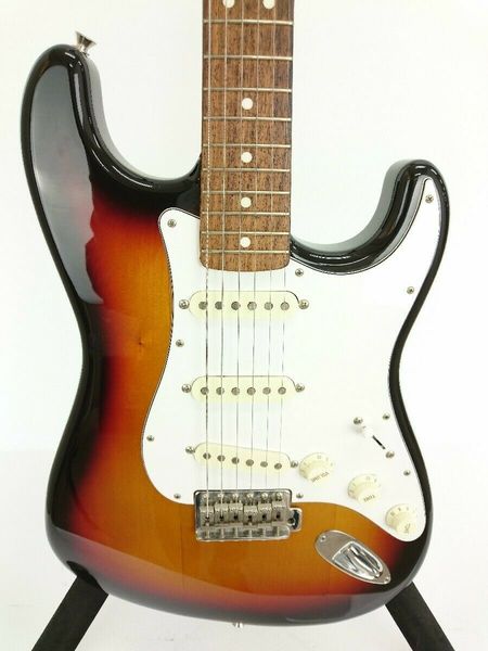 st sunburst made in japan electric guitar
st sunburst made in japan electric guitar