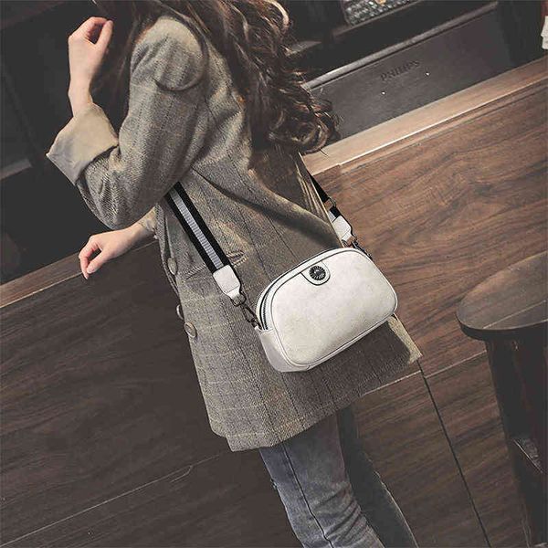 evening bags leather 2022 ins fashion women's msenger bag wide strap versatile one shoulder small round bag
evening bags leather 2022 ins fashion women's msenger bag wide strap versatile one shoulder small round bag