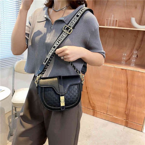 2022 latest models handbag wholesale women's single shoulder small fragrant wind ling lattice embroidered thread texture wide belt 6954, Black;red
2022 latest models handbag wholesale women's single shoulder small fragrant wind ling lattice embroidered thread texture wide belt 6954, Black;red