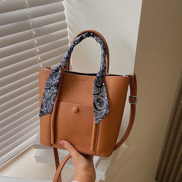 factory direct sale 75% off 2021 autumn new silk scarf single back portable large capacity bucket women's bags
factory direct sale 75% off 2021 autumn new silk scarf single back portable large capacity bucket women's bags