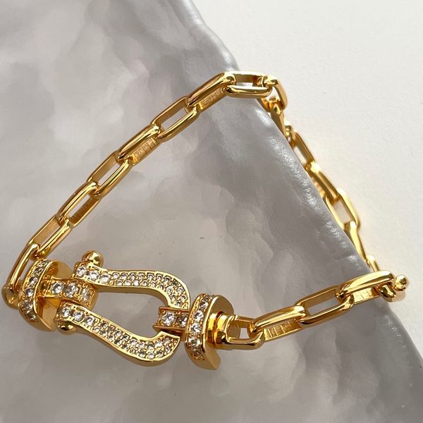g jiaqi bracelet female v gold couple gift 8-word buckle horseshoe copper-plated gold-plated high-quality micro diamond inlaid, Black
g jiaqi bracelet female v gold couple gift 8-word buckle horseshoe copper-plated gold-plated high-quality micro diamond inlaid, Black