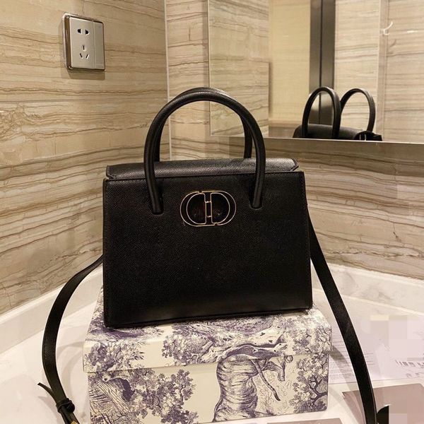 2021 new leather hand-held messenger bag fashion trend briefcase business women's bag small square bag ysj 
2021 new leather hand-held messenger bag fashion trend briefcase business women's bag small square bag ysj