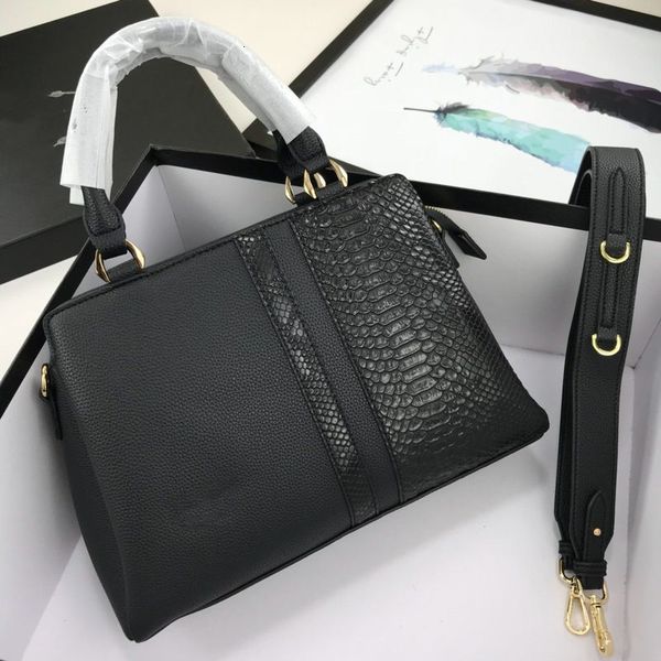 designer premium luxury shoulder fashion ladies handbag purse leather men messenger bag 2038#
designer premium luxury shoulder fashion ladies handbag purse leather men messenger bag 2038#
