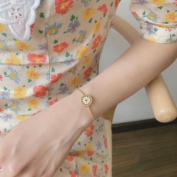 bracelet little daisy bracelet women's advanced sense niche design compass texture sweet adjustable, Golden;silver
bracelet little daisy bracelet women's advanced sense niche design compass texture sweet adjustable, Golden;silver
