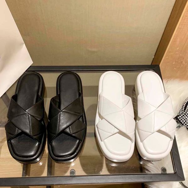 2021 new classic designer slipper ladies fashion sandals casual and comfortable flying shuttle printed slippers with box, Black 
2021 new classic designer slipper ladies fashion sandals casual and comfortable flying shuttle printed slippers with box, Black