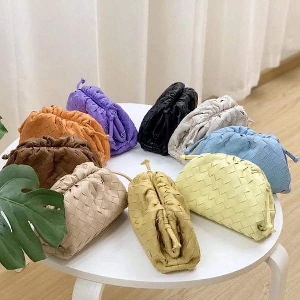 fashion women woven cloud handbag fold messenger bag lady cowhide shoulder daily purse girls summer holiday travel evening bags
fashion women woven cloud handbag fold messenger bag lady cowhide shoulder daily purse girls summer holiday travel evening bags