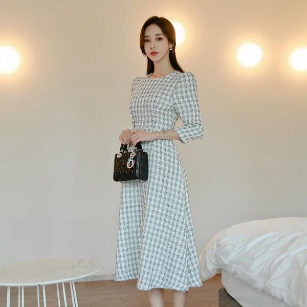 casual dresses 2021 winter vintage elegant plaid tweed dress female vestidos business office ol party a-line retro women fashion, Black;gray
casual dresses 2021 winter vintage elegant plaid tweed dress female vestidos business office ol party a-line retro women fashion, Black;gray