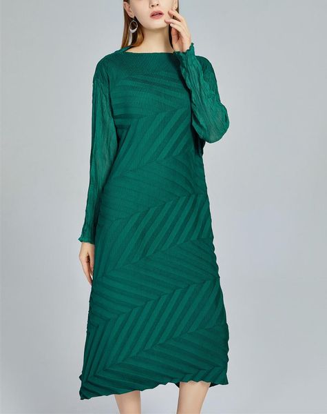 casual dresses selling miyake fashion fold dress long sleeve slash neck solid color irregular in stock, Black;gray
casual dresses selling miyake fashion fold dress long sleeve slash neck solid color irregular in stock, Black;gray