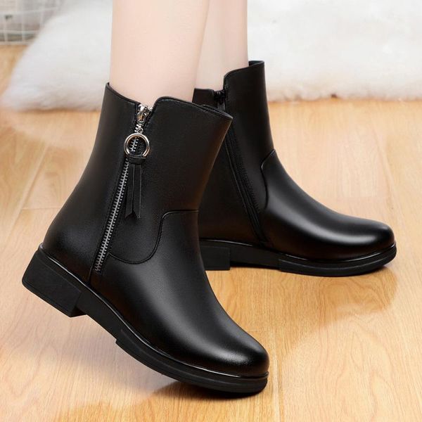 boots women casual big size warm plush snow cow leather winter boot ladies black cotton shoes outdoors ankle botas mujer zapatos
boots women casual big size warm plush snow cow leather winter boot ladies black cotton shoes outdoors ankle botas mujer zapatos