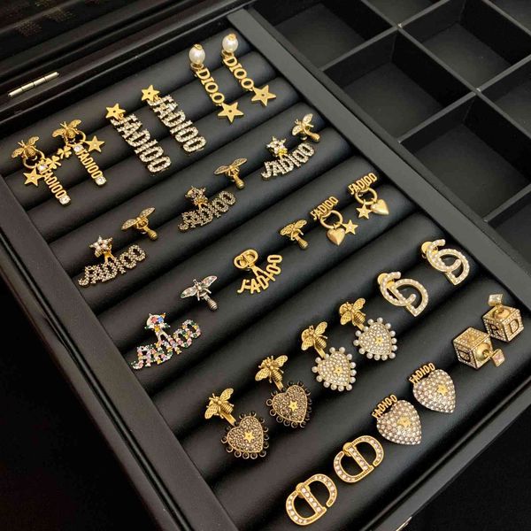 2021 new bee asymmetric earrings female letter pearl net red back hanging love, Golden
2021 new bee asymmetric earrings female letter pearl net red back hanging love, Golden